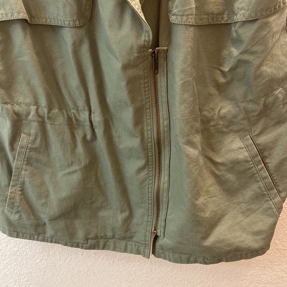 Forever 21 green utility vest. - Picture 5 of 8